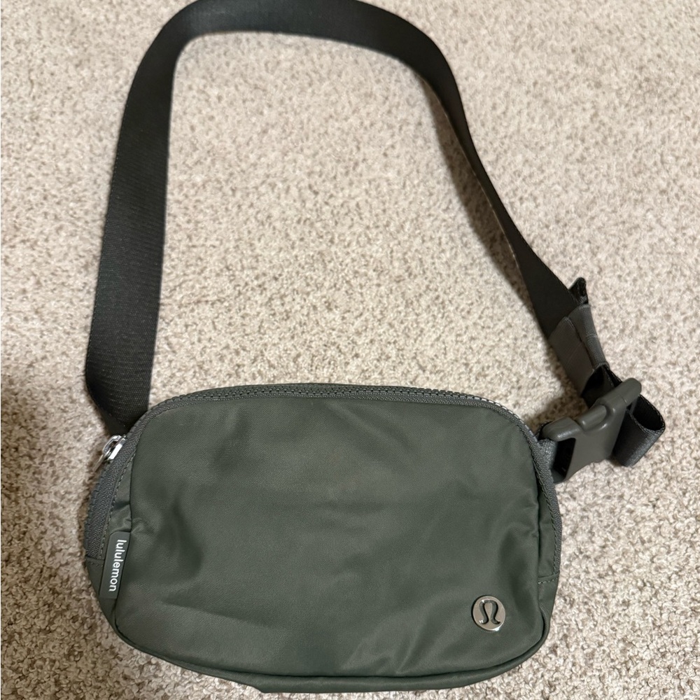 lululemon athletica sage everywhere belt bag Crossbody